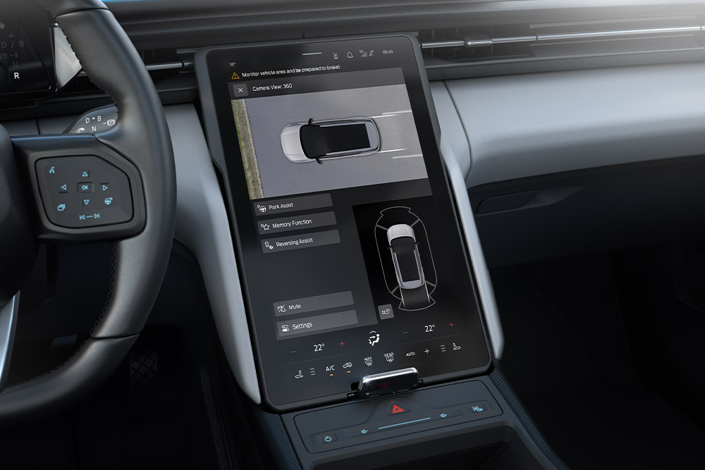 Ford Explorer Innenraum. Detailansicht des Armaturenbretts, dass die Einstellungen zeigt.